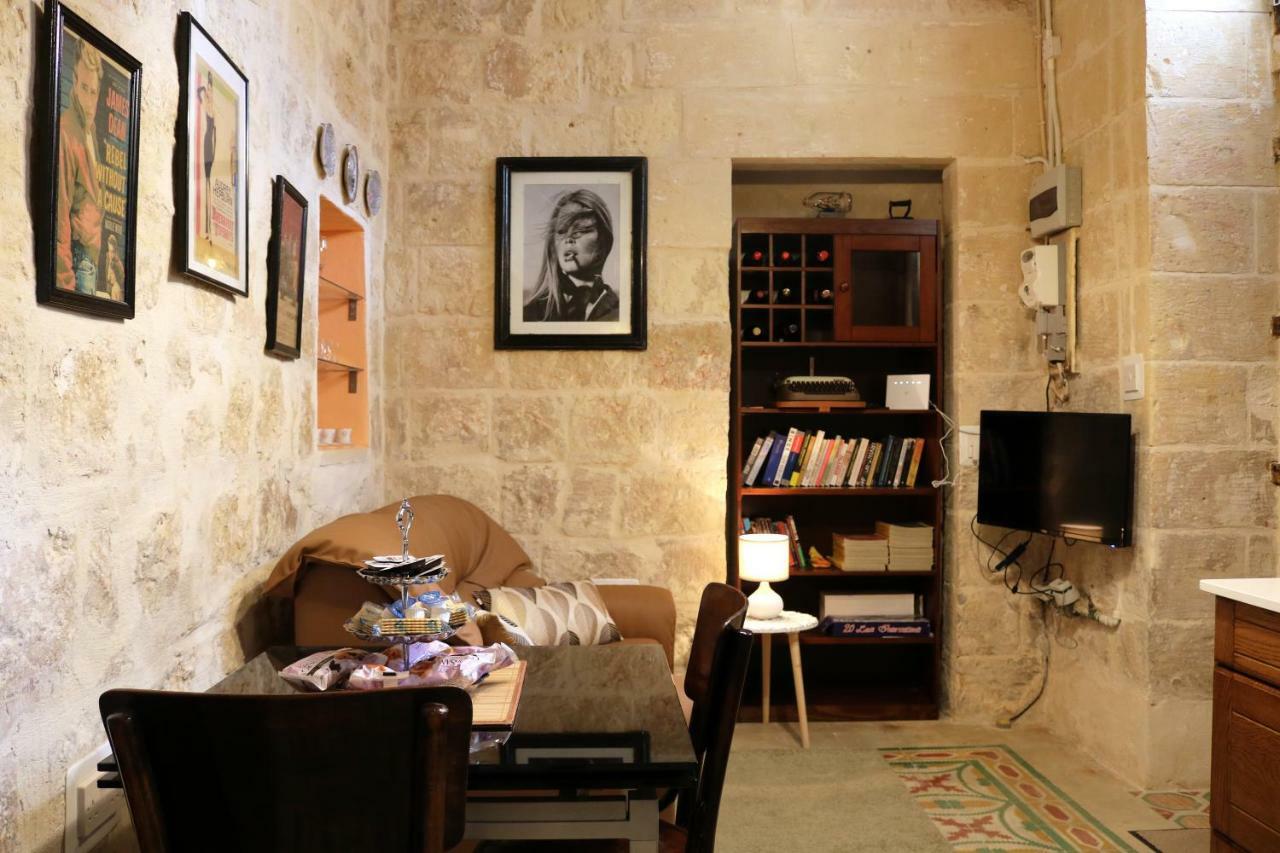5 Minute Walk From Malta Airport Villa Gudja Eksteriør billede